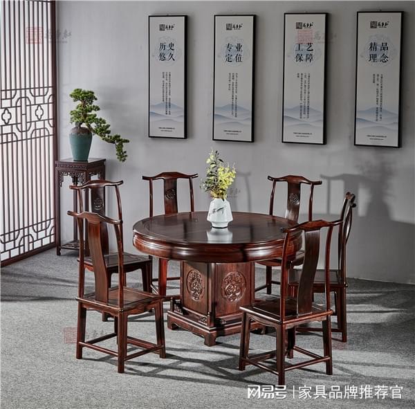 红红木餐桌方圆之选：适配生活场景是关键PG电子麻将胡了2微凹黄檀工厂·万事(图2)