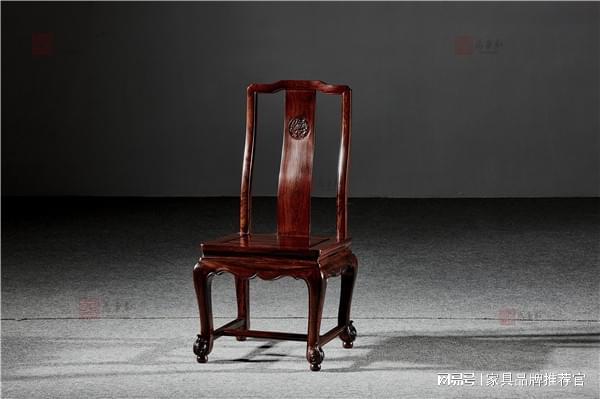 红红木餐桌方圆之选：适配生活场景是关键PG电子麻将胡了2微凹黄檀工厂·万事(图3)