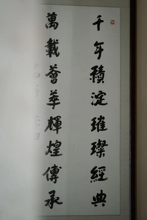 具厂凹凸传奇：遇见春天的仪式感PG麻将胡了2试玩来仙游红木家(图3)