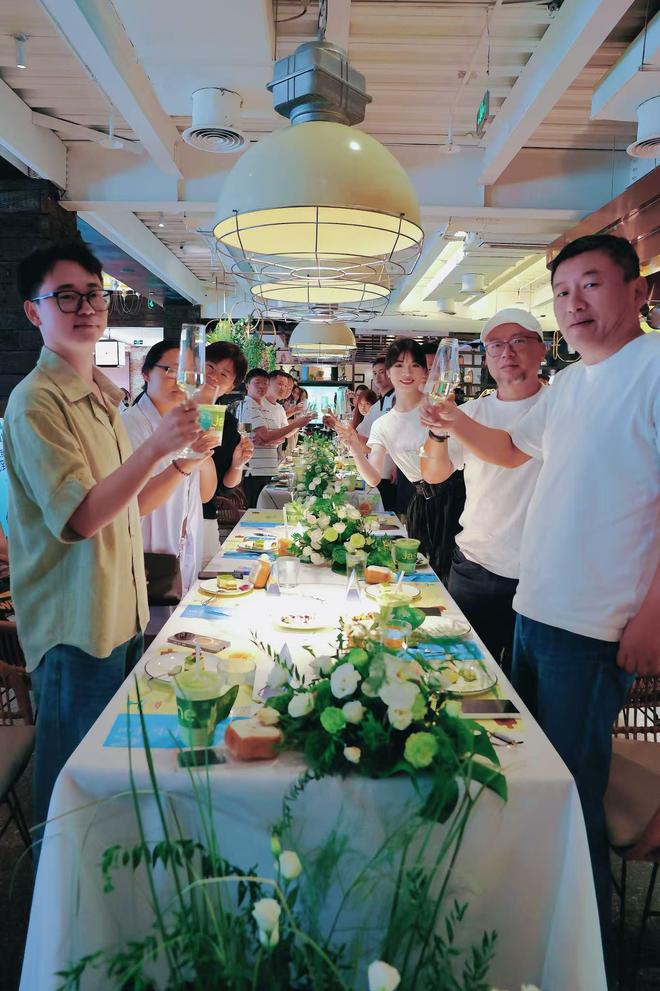 品鉴会“秀玉我从小吃到大”见证品牌与食客的温情共生PG麻将胡了“Show味·熟人餐桌”三十周年主题(图2)